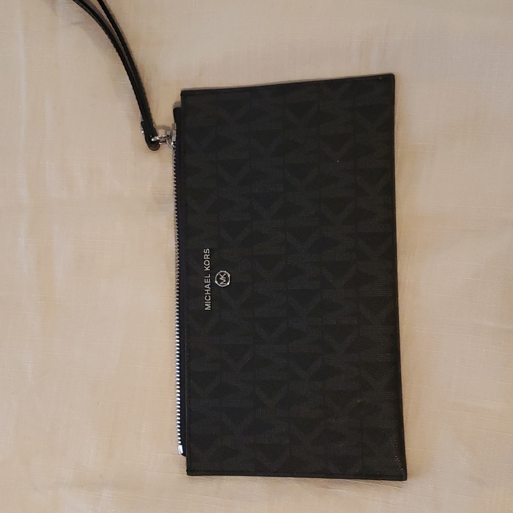 Micheal kors wristlet
